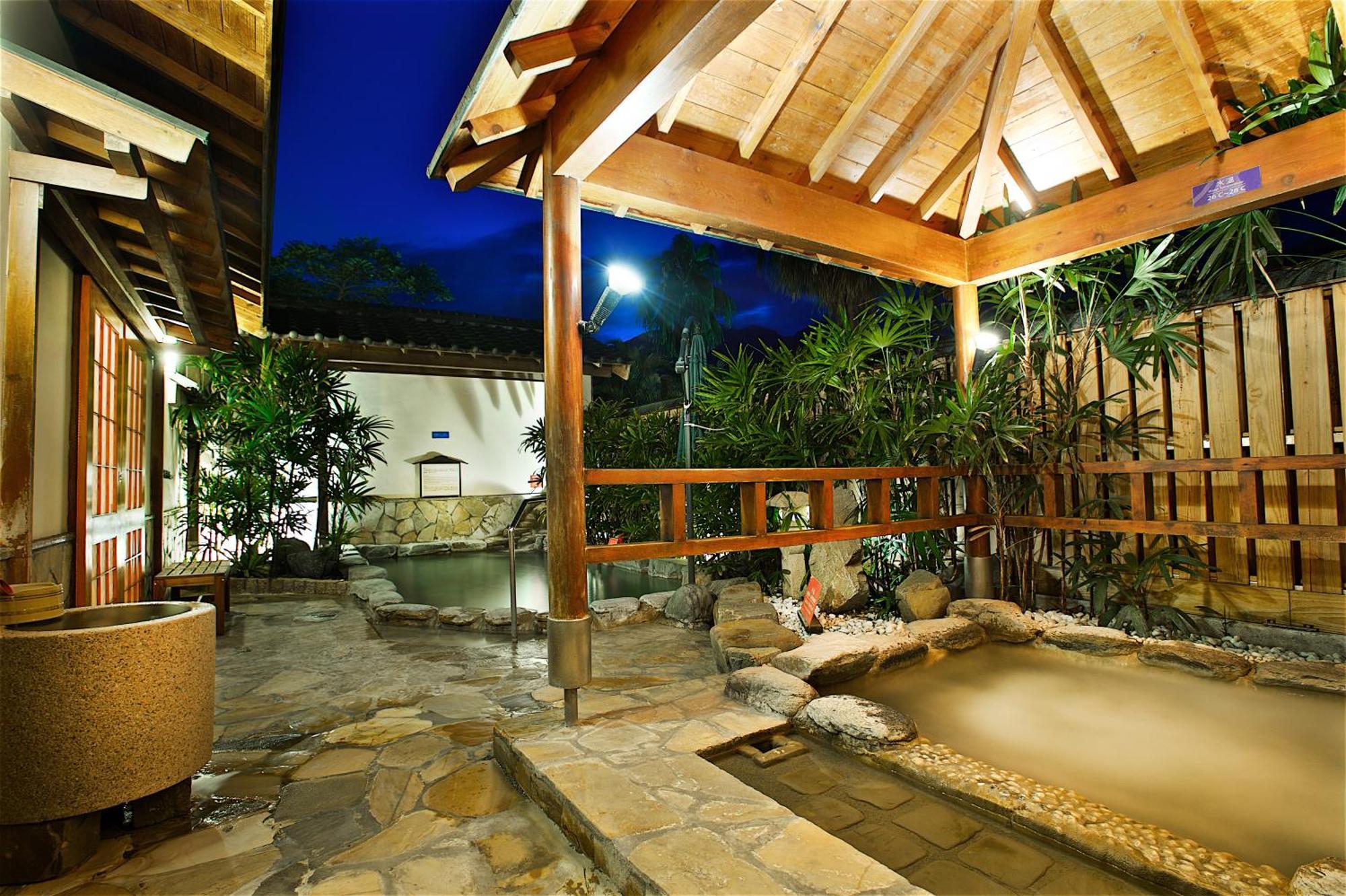 Hotel Royal Chihpin Wenquan Exterior foto A modern onsen in Japan