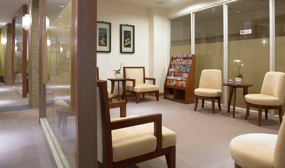 Hotel Royal Chihpin Wenquan Exterior foto A waiting room at a dental practice